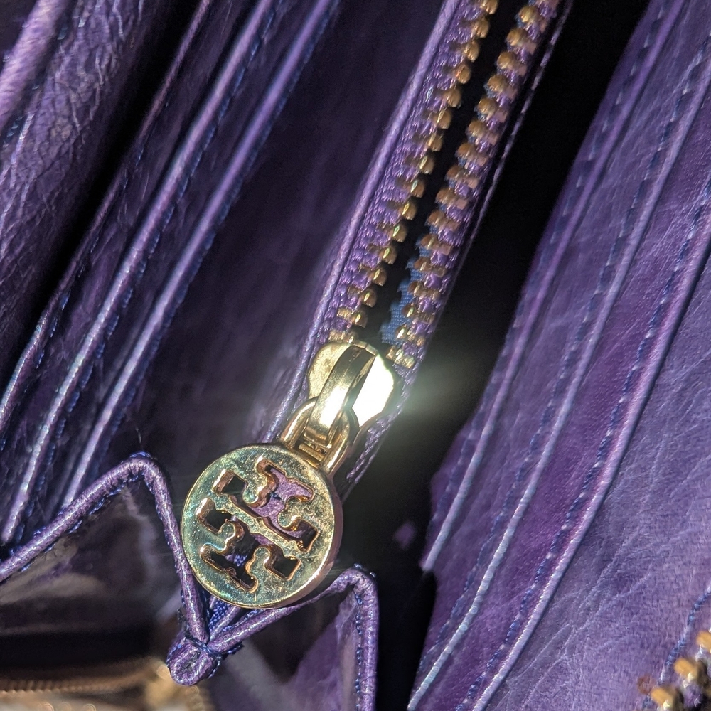 Tory Burch Purple Leather Wallet with Gold Logo - Picture 5 of 9
